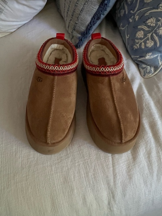 UGG Shoes - UGG Women’s Brown Suede Slip-On Slippers with Red Trim Size 7